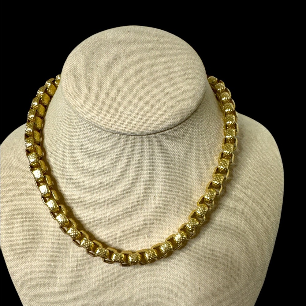 16” Sarah Coventry Goldtone Necklace/Choker. (B-T) - Picture 1 of 5